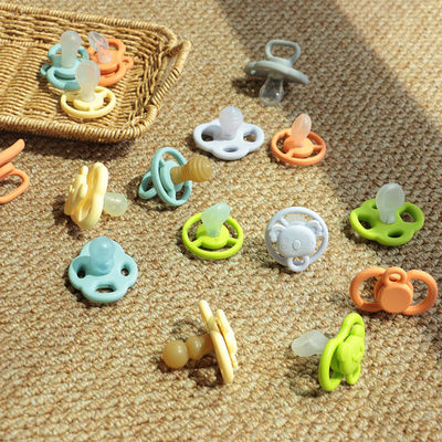 কাস্টম মিষ্টি কার্টুন আকৃতির সিলিকন pacifier BPA বিনামূল্যে শিশুর দাঁত এবং শান্ত শিশুর নরম pacifier